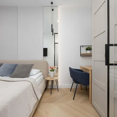 Chmielna Duo Modern In The Center Near Zlote Tarasy By Renters Appartement Varsovie